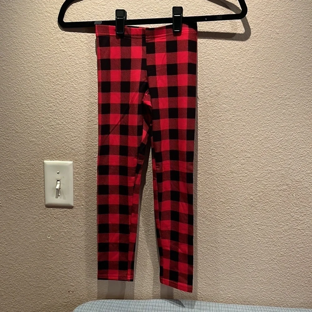 New Buffalo Plaid Girls Leggings Size Small 6-7 Red Black Buffalo check NWT
